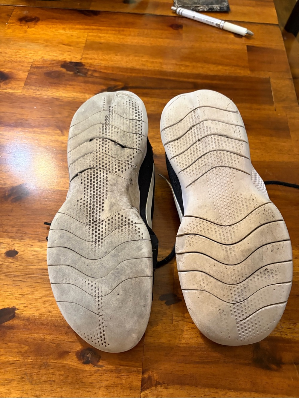 Nike Black and White Women’s Athletic Sneakers. Size 7. - Picture 7 of 7